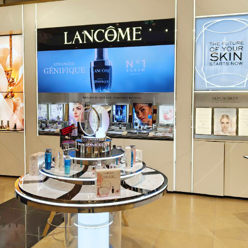 P1.56 Ultra stretched ultra thin LED Screen in Dutch cosmetics chain stores