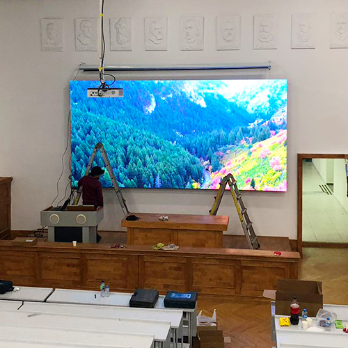 P3 Indoor HD LED screens in the meeting room